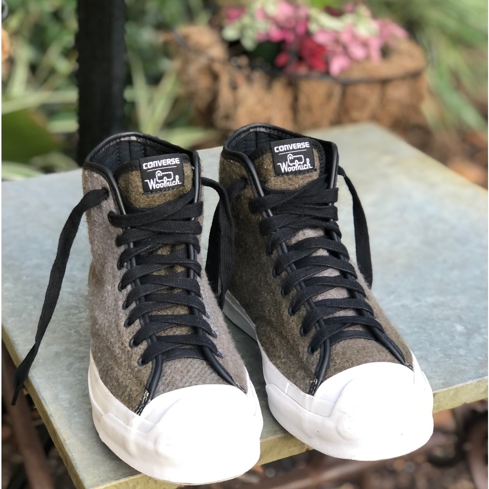 Converse Tennis Shoes Mens 9.5 Womens 11 Excellent Gently Used Condition